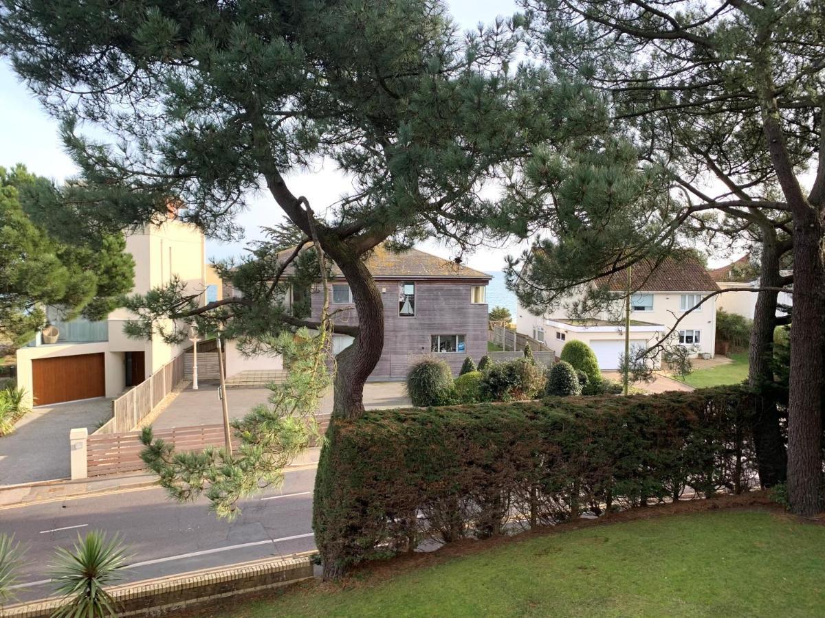 Top Floor Sandbanks Apartment With Free Parking Just Minutes From The Beach And Bars Canford Cliffs Extérieur photo