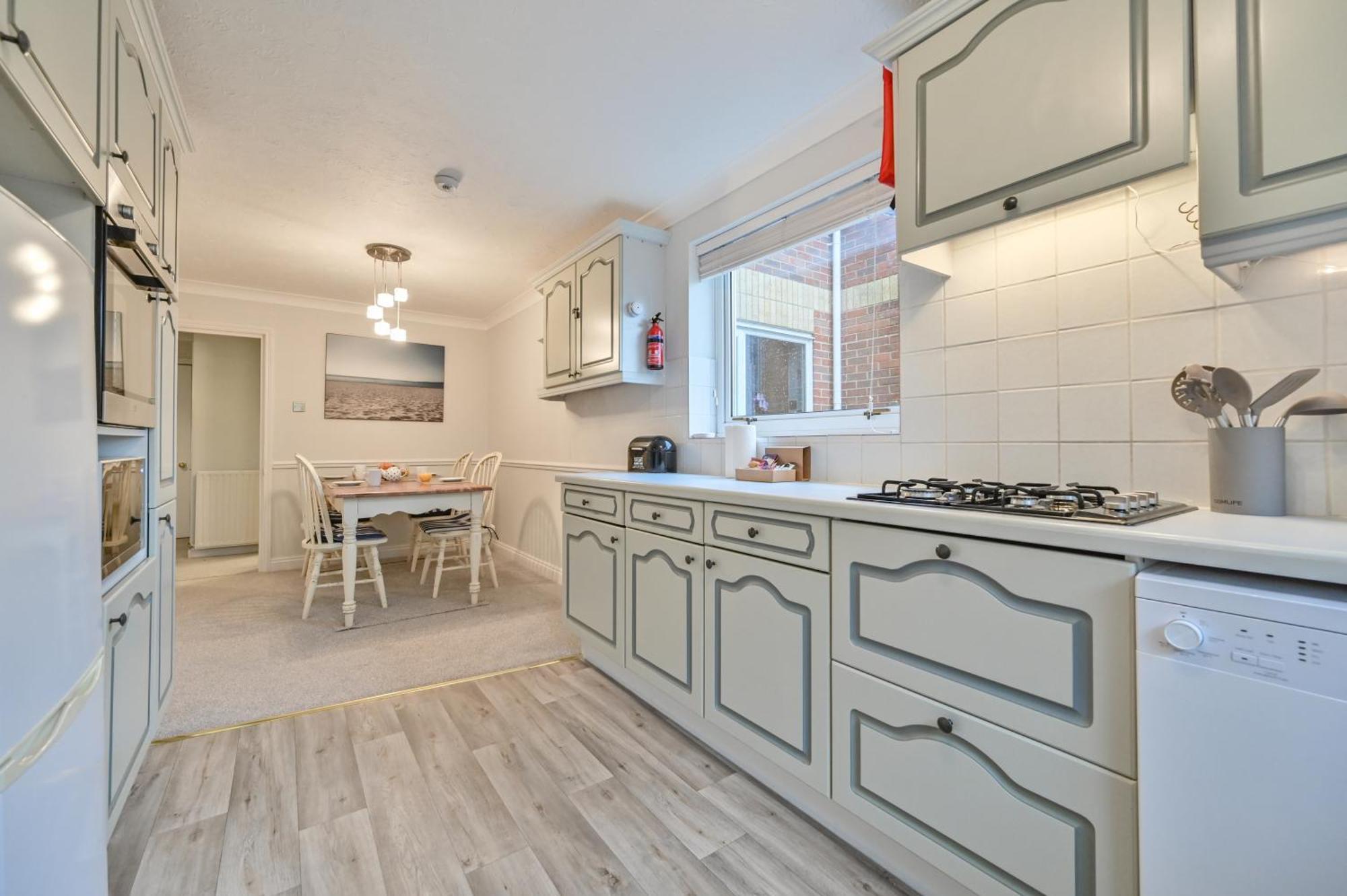 Top Floor Sandbanks Apartment With Free Parking Just Minutes From The Beach And Bars Canford Cliffs Extérieur photo