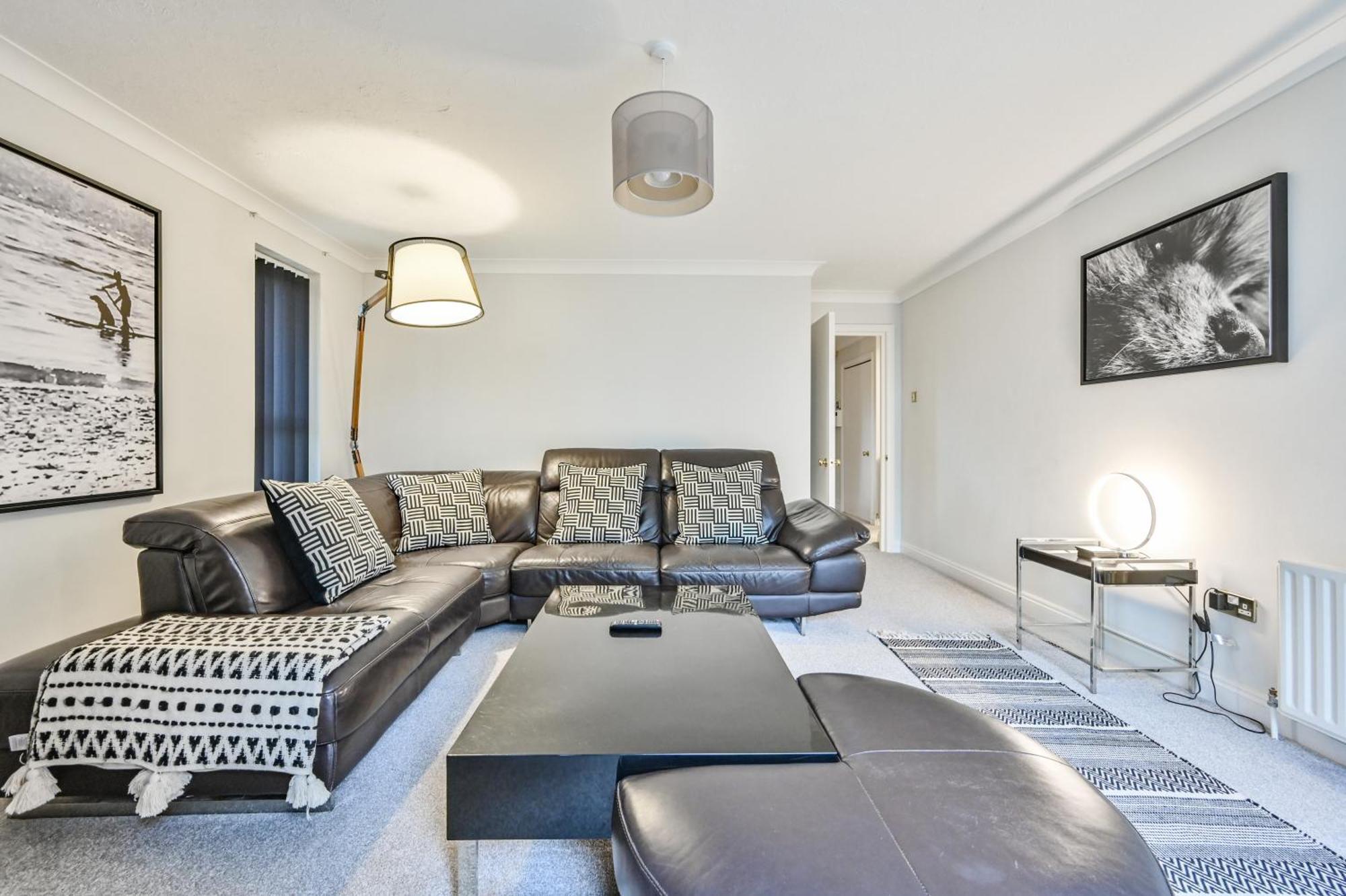 Top Floor Sandbanks Apartment With Free Parking Just Minutes From The Beach And Bars Canford Cliffs Extérieur photo