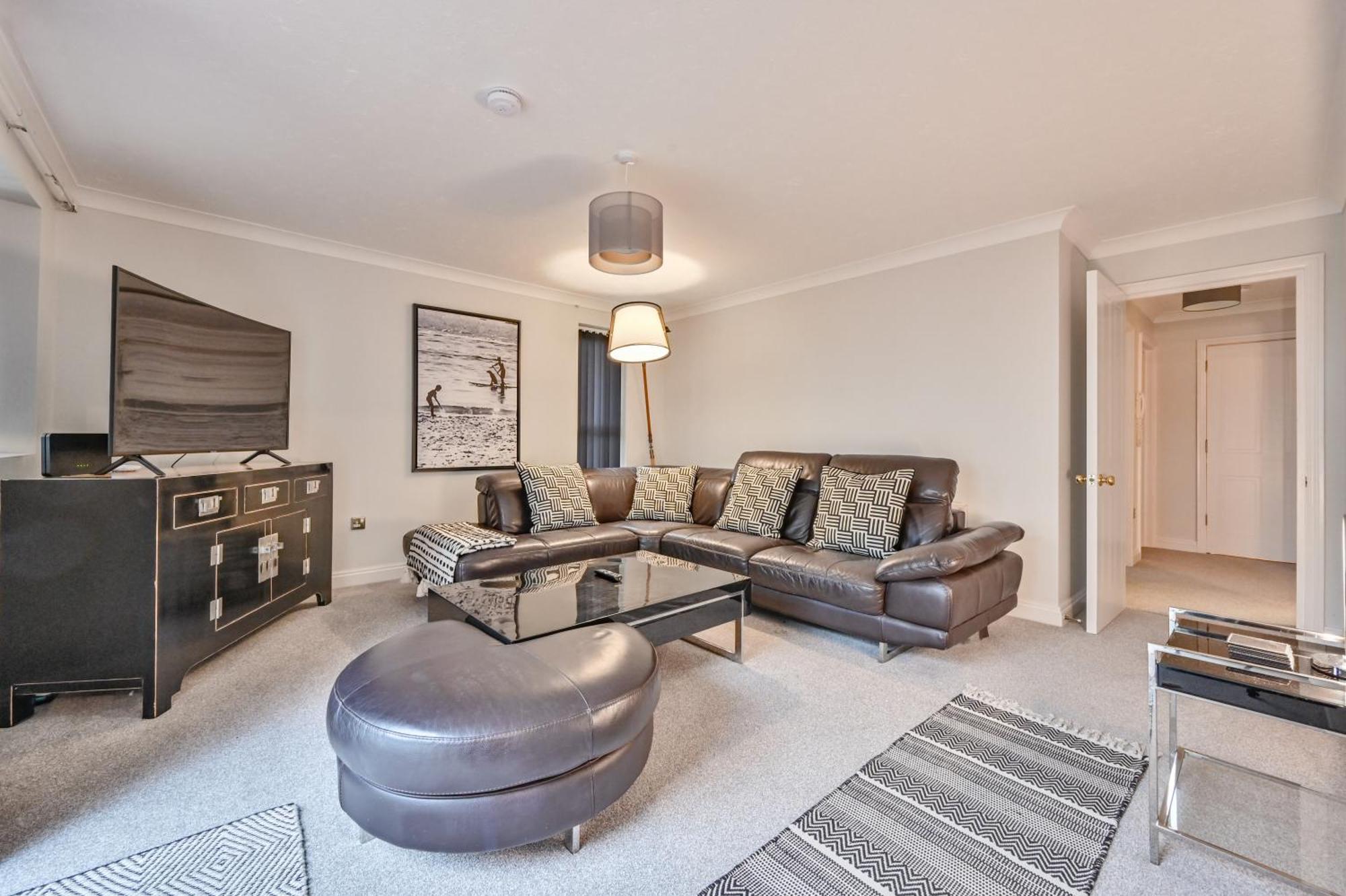 Top Floor Sandbanks Apartment With Free Parking Just Minutes From The Beach And Bars Canford Cliffs Extérieur photo