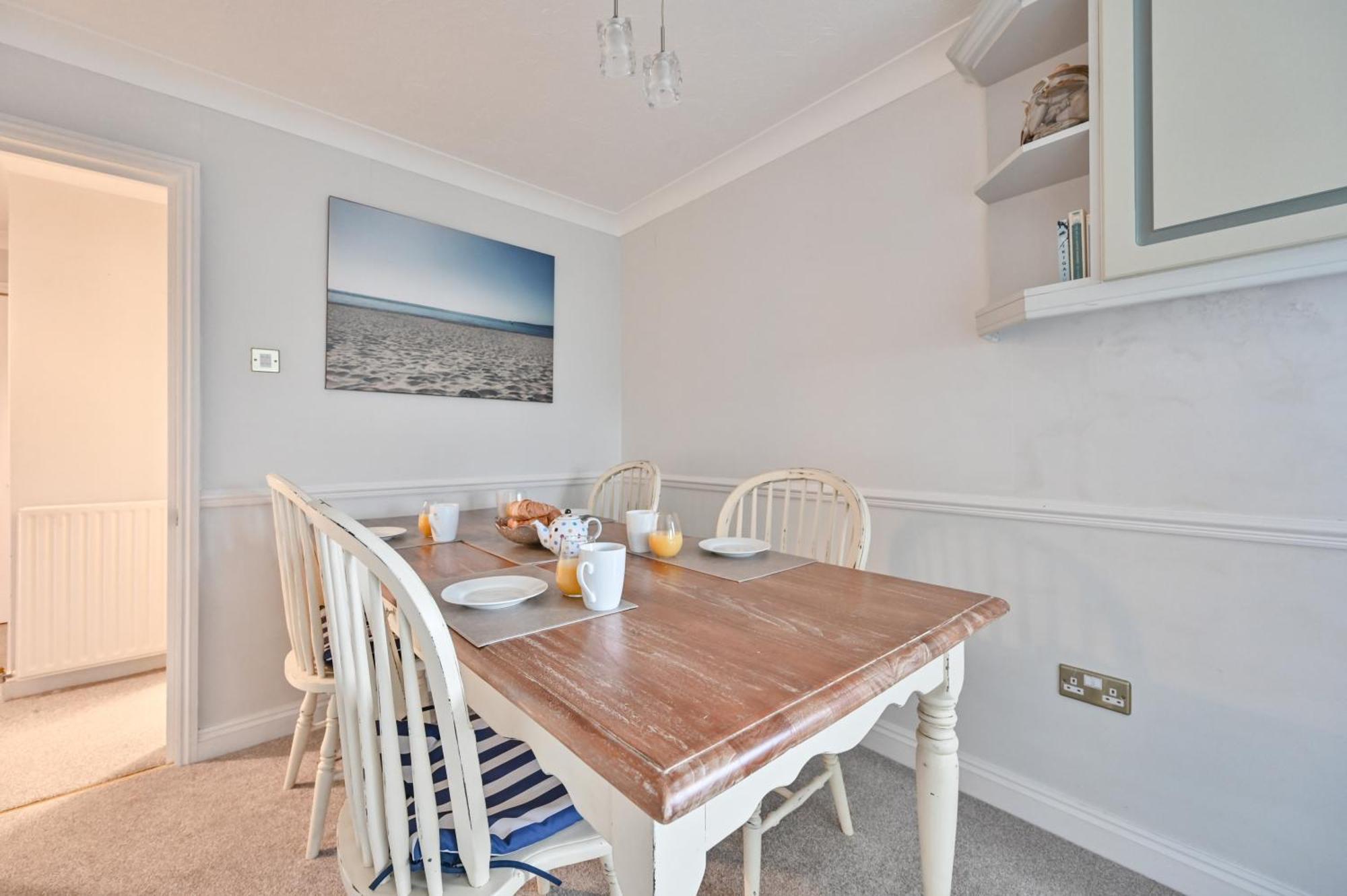 Top Floor Sandbanks Apartment With Free Parking Just Minutes From The Beach And Bars Canford Cliffs Extérieur photo
