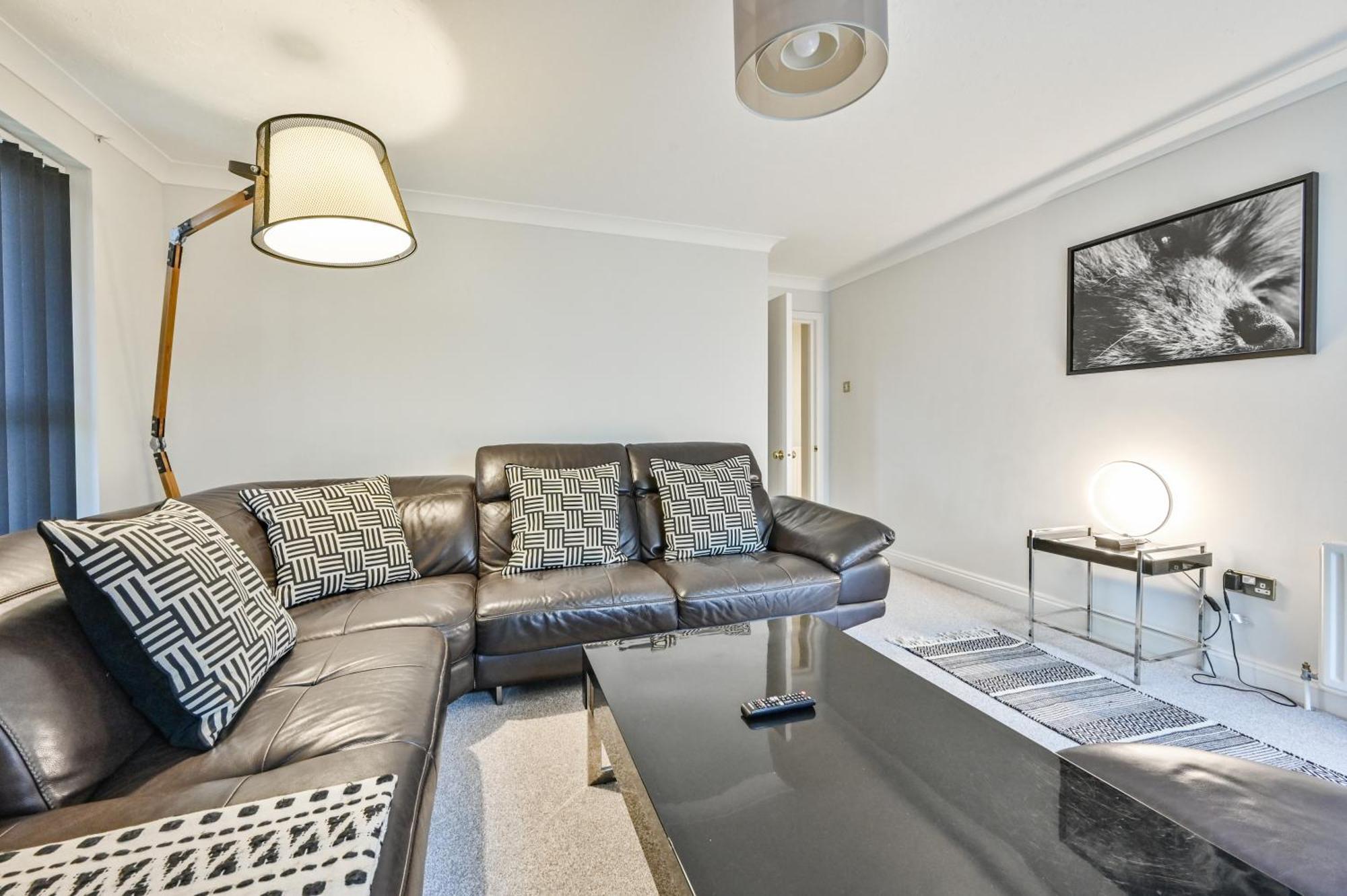 Top Floor Sandbanks Apartment With Free Parking Just Minutes From The Beach And Bars Canford Cliffs Extérieur photo